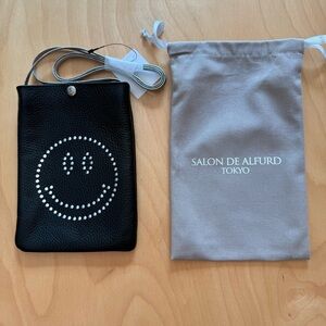 Salon de Alfurd Smile Smartphine Black Leather Crossbody Bag